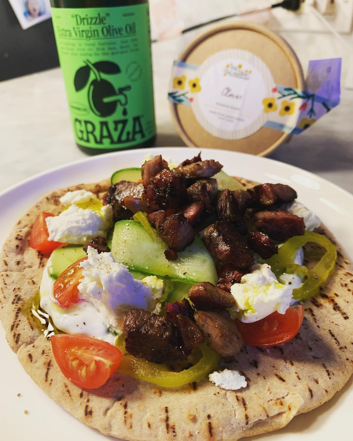 &ldquo;Leftover lamb&rdquo; pita made leftover night 👌 

Smoked rosemary lamb ends, #pepperoncini #cucumber #cherrytomatoes #tzatziki lots of salt, peppper, and rosemary. Finished with dollops of @milkhousecheese #fromageblanc and @getgraza finishin