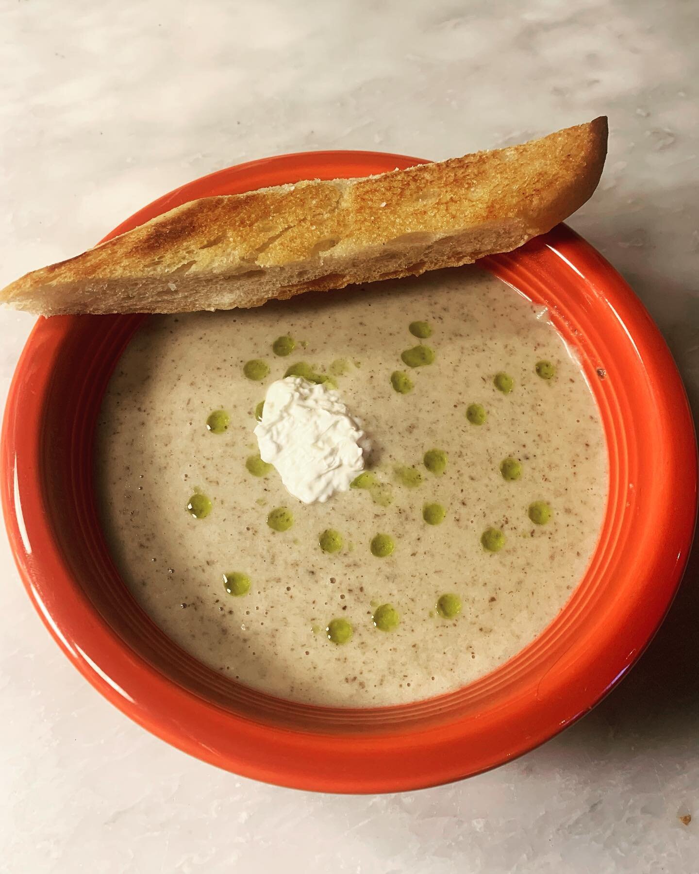 #keepitsimplesunday creamy mushroom soup 
Made with @primordiafoods shrooms, @pigeon.creek.farm cream line milk, a drizzle of @getgraza extra virgin olive oil, and fromage blanc dollop courtesy of @milkhousecheese because I couldn&rsquo;t not. A cros