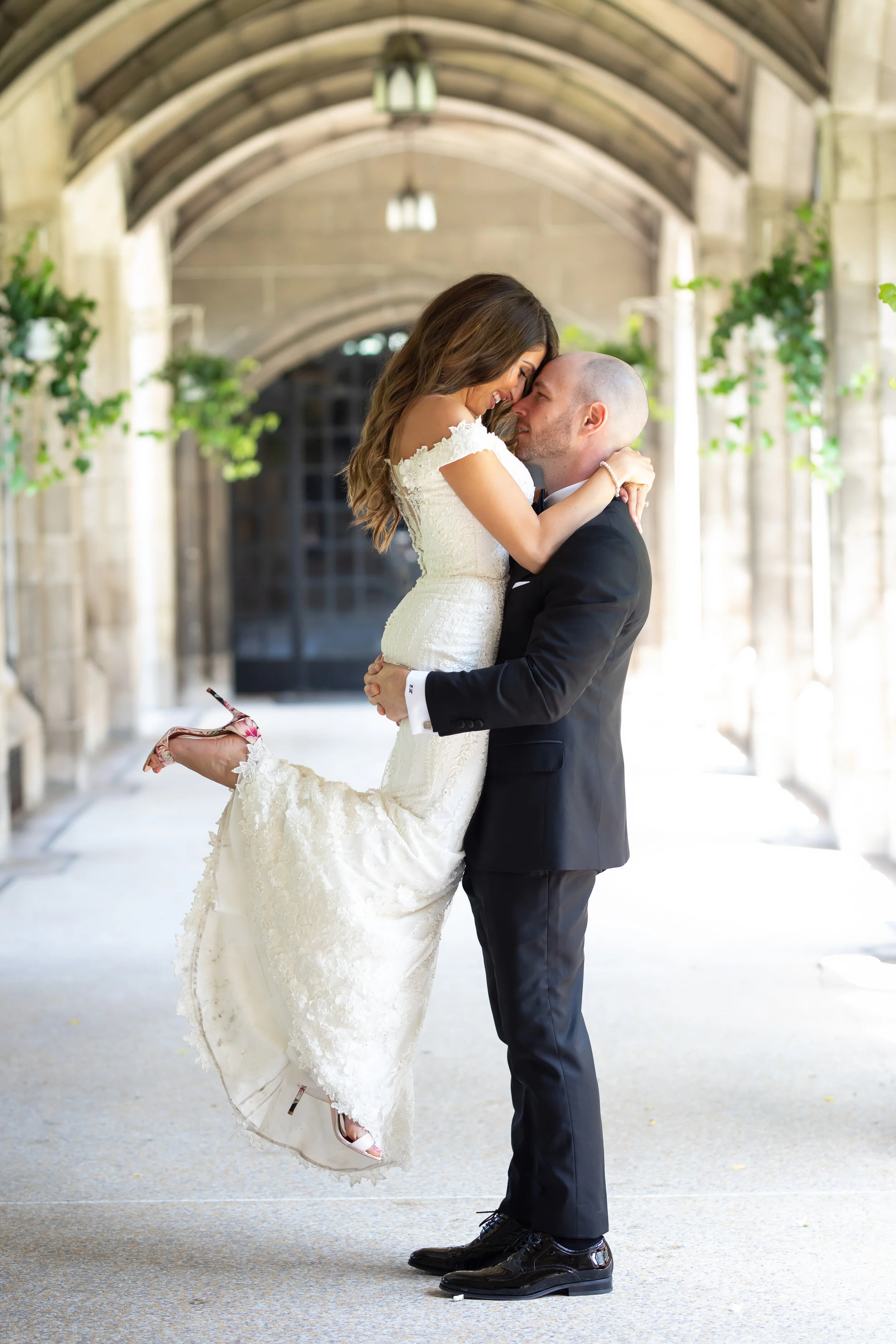 Toronto-Wedding-Photographer-Groom-Bride-UofT-Knox-College