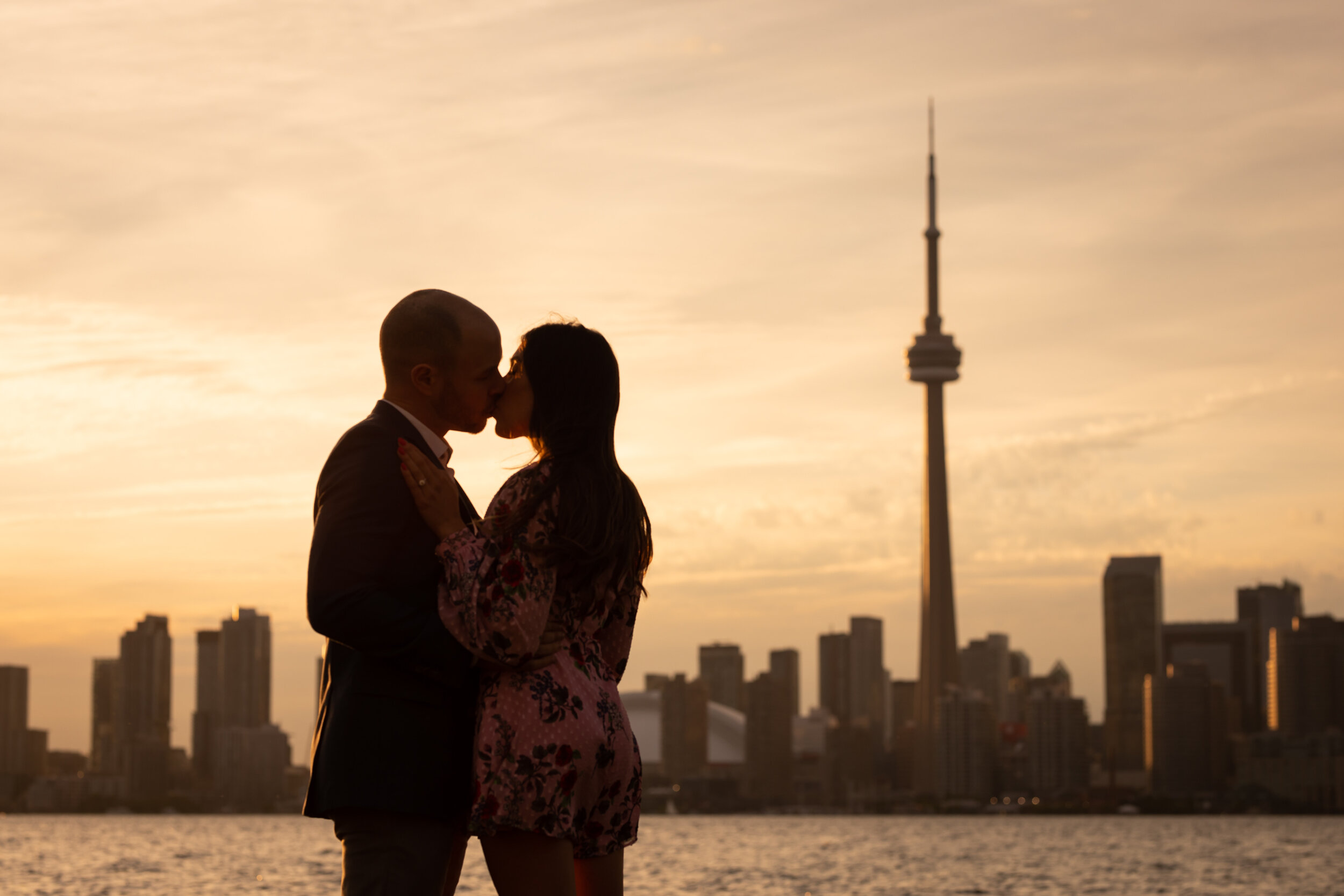 Toronto-photographer-engagement-downtown-king-street-story-urban-yatch-club