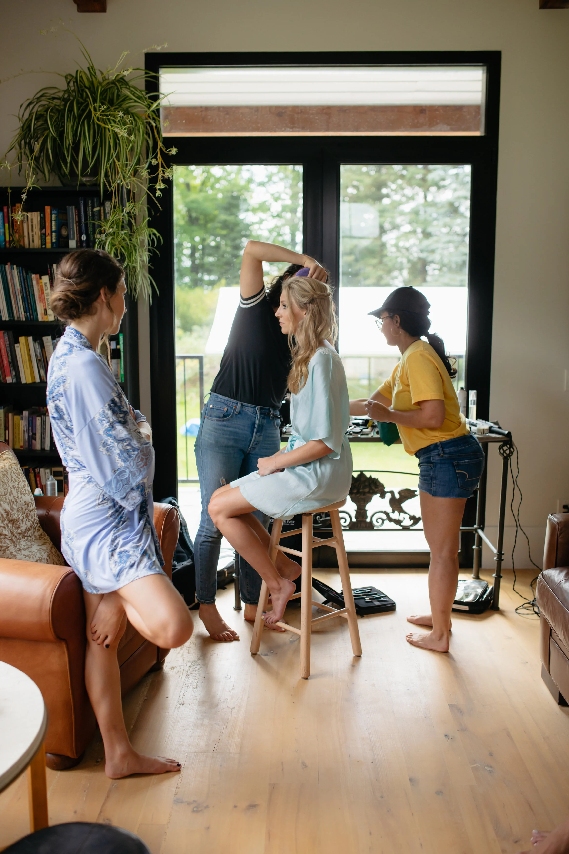toronto-wedding-photographer-photo-wedding-boho-outdoor-alton-mills-arts-centre-paige-carolnie-happy-bride-groom