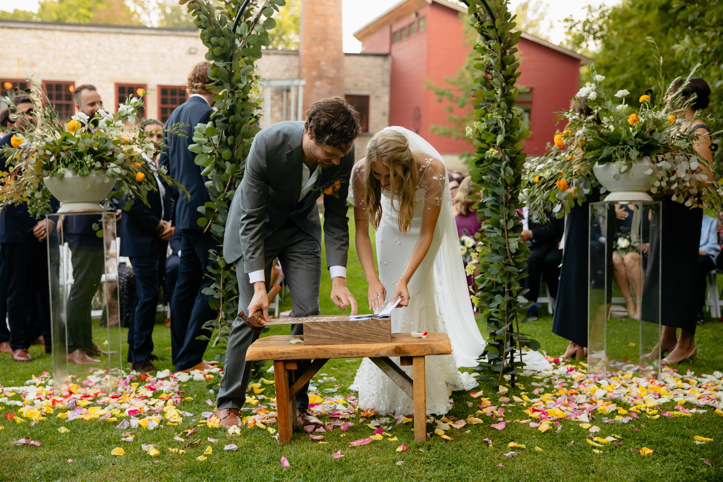 toronto-wedding-photographer-photo-wedding-boho-outdoor-alton-mills-arts-centre-paige-carolnie-happy-bride-groom