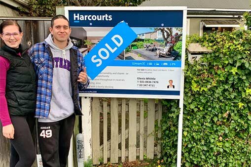 happy-first-home-buyers-new-mortgage.jpg