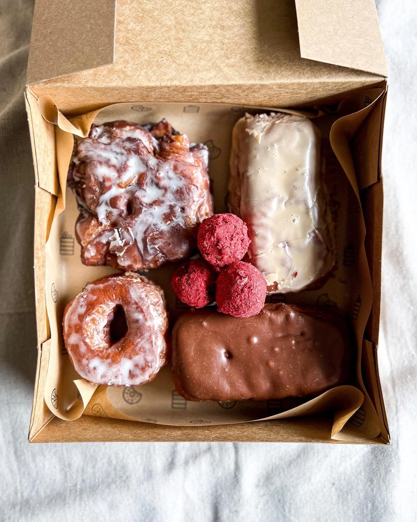 PRESET GINKGO DOUGHNUT BOX
