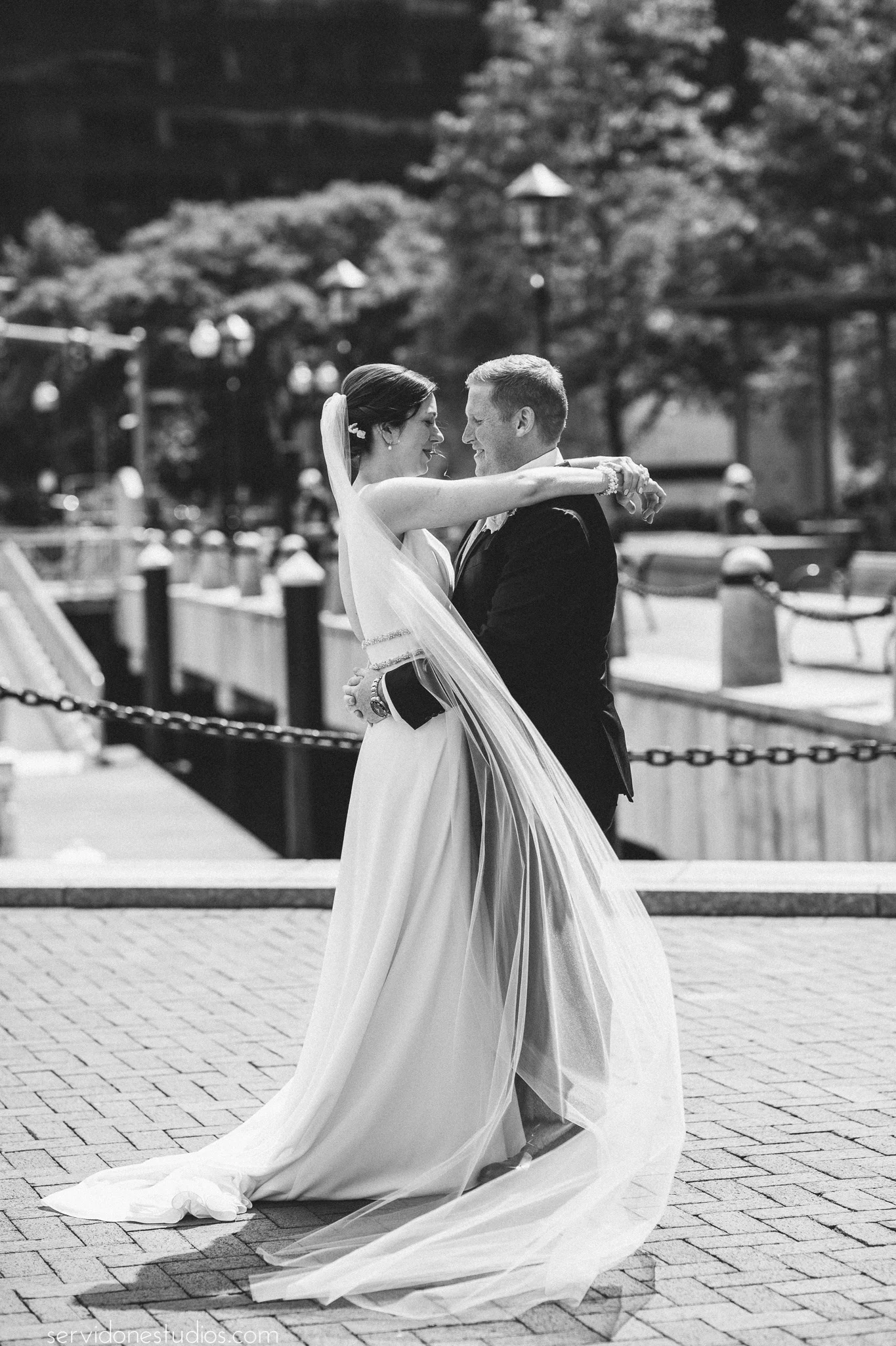 E+S’s Timeless Chic Wedding at Artist For Humanity EpiCenter in South Boston, MA