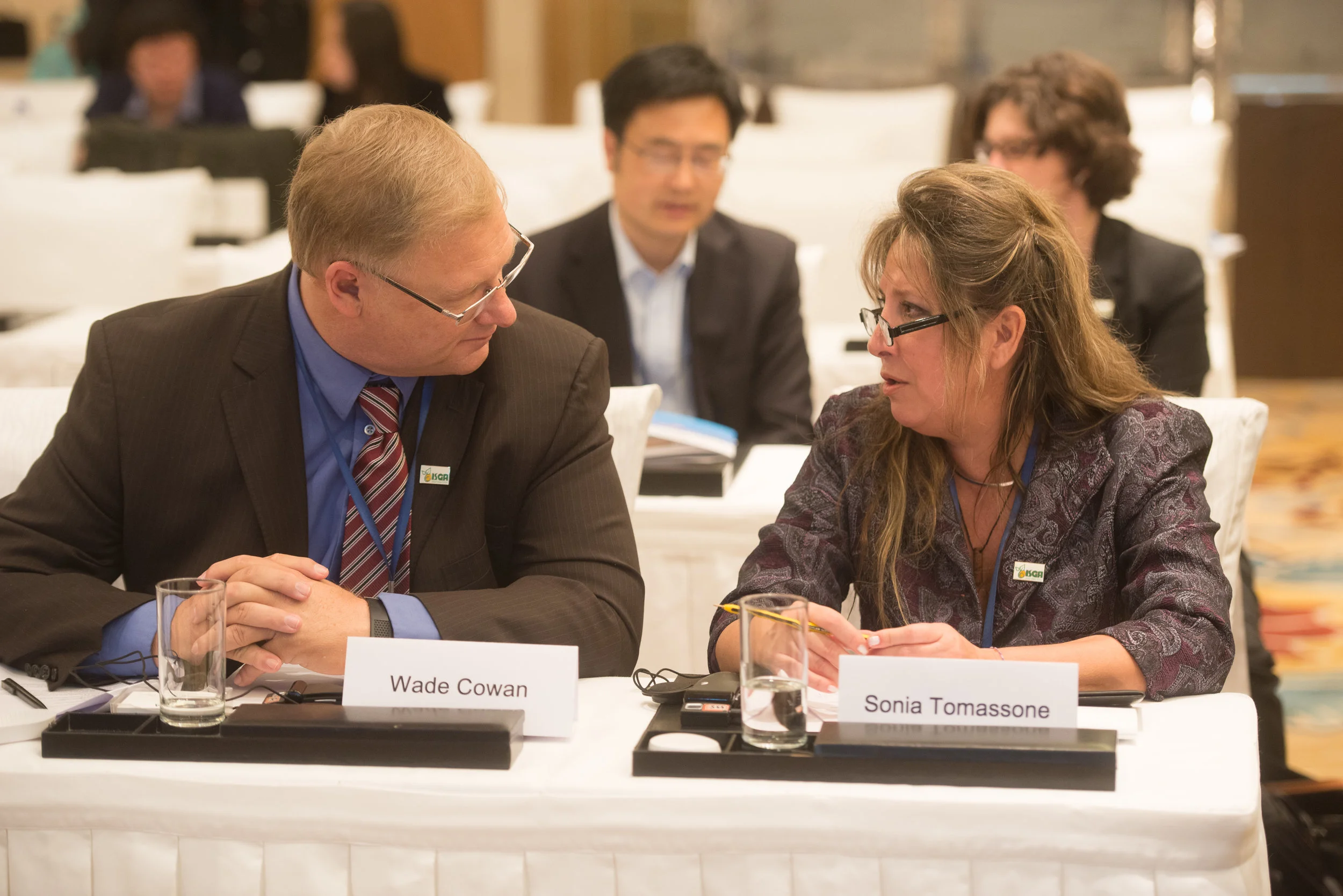 Wade Cowan, President of the American Soybean Association, and Sonia Tomassone,a trade consultant for the Paraguayan Grains and Oilseed Exporters Association, discuss biotechnology issues last week at an ISGA meeting in Beijing, China. (Photo: Joseph L. Murphy)