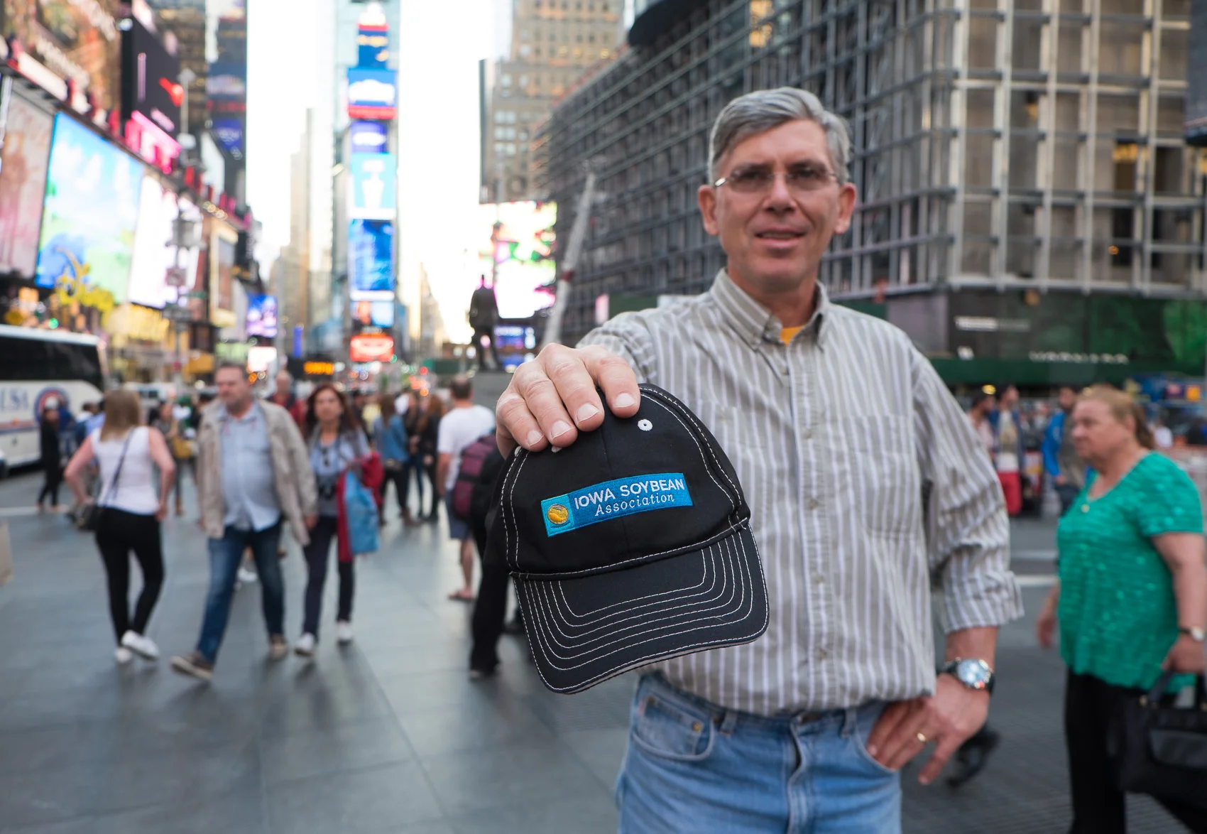 Mark Jackson displays his Iowa Soybean Association hat at the Crossroads of the World in Time Square. Jackson is in New York this week to participate in a TED Talk about sustainability and farming. (Photo: Joseph L. Murphy)