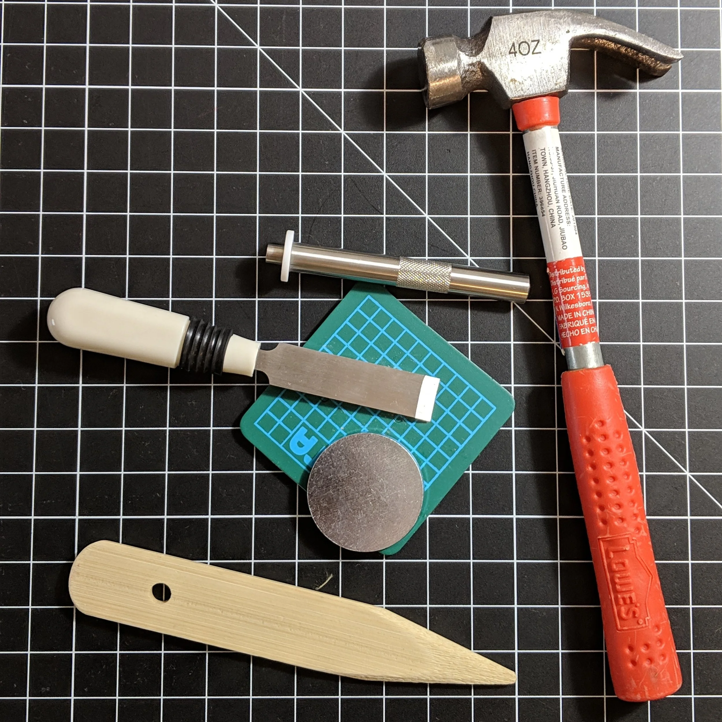 yes. it’s a kid-sized hammer from Lowe’s