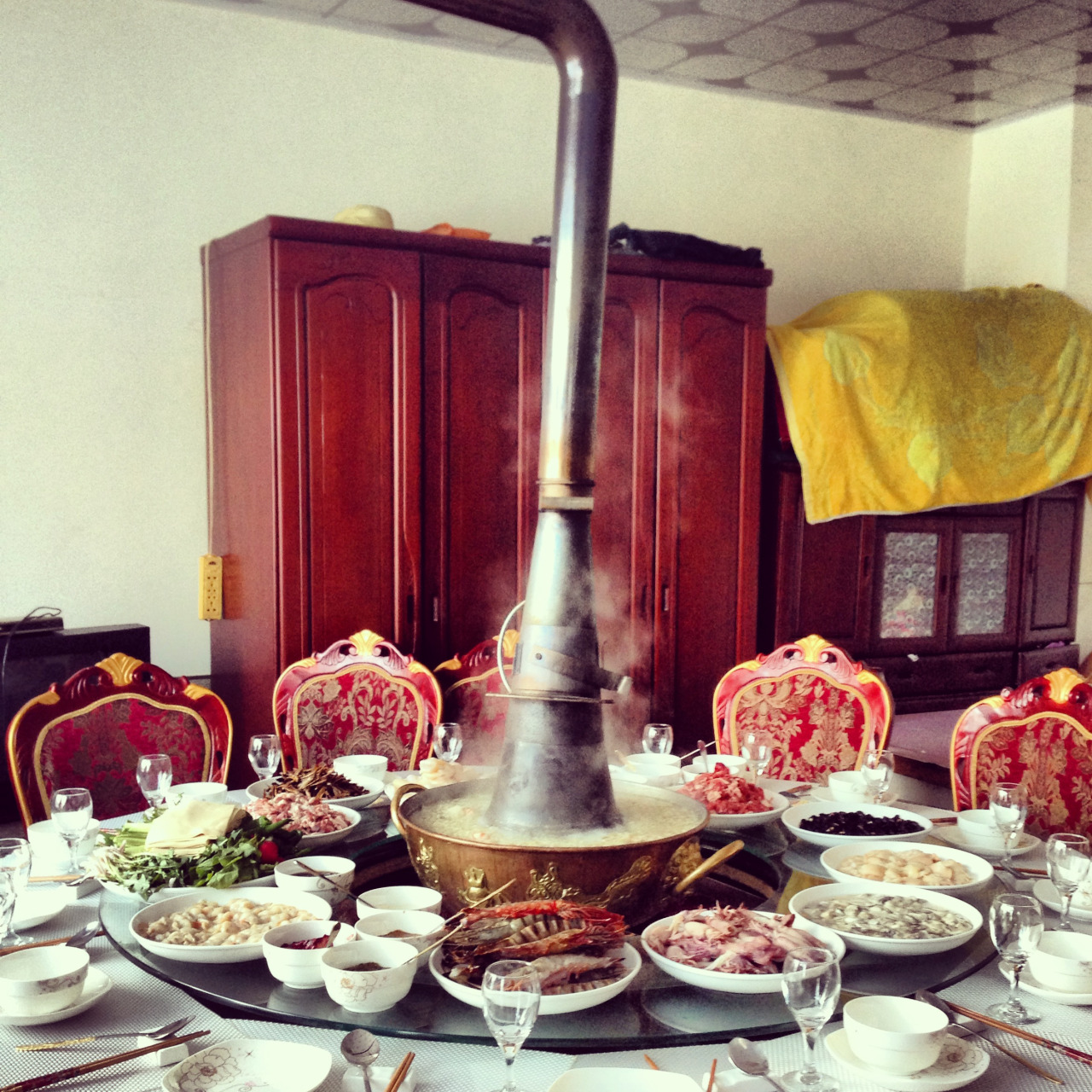 Big family table with the hot pot in the middle