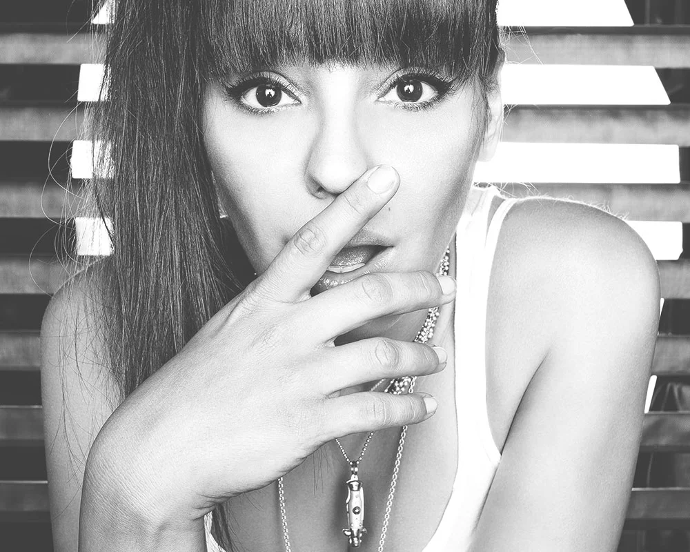 Artist-Web-Images-Simina-Grigoriu.jpg