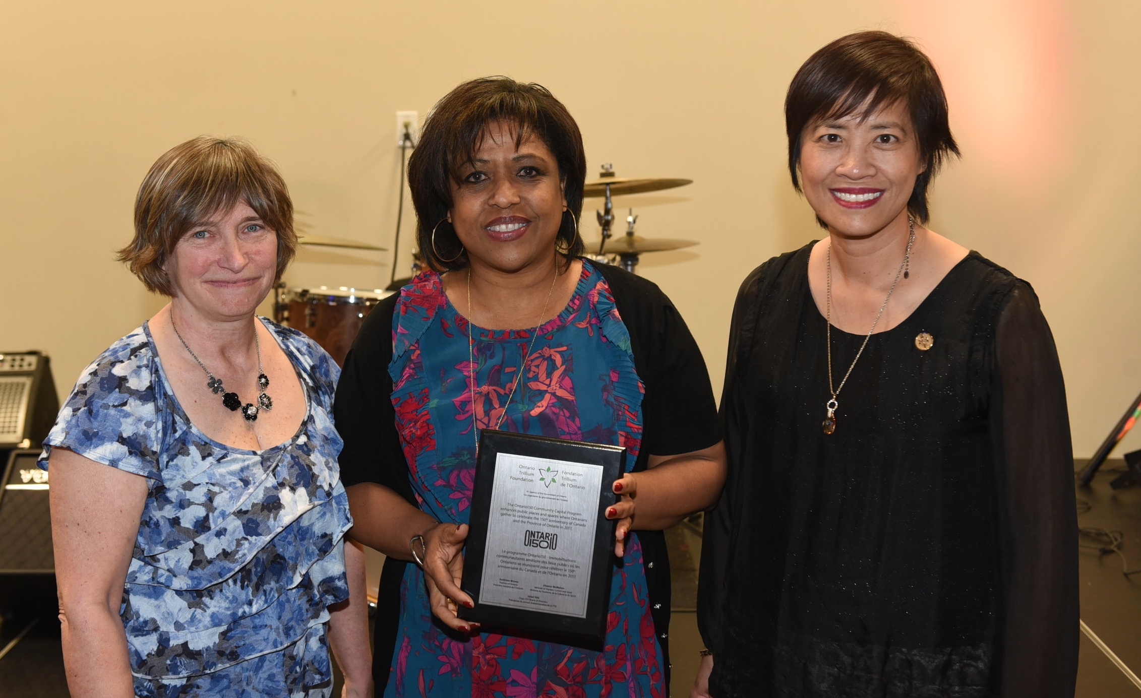 Maureen Lynch (l), TCSO president Jenny Gumbs and MPP Soo Wong