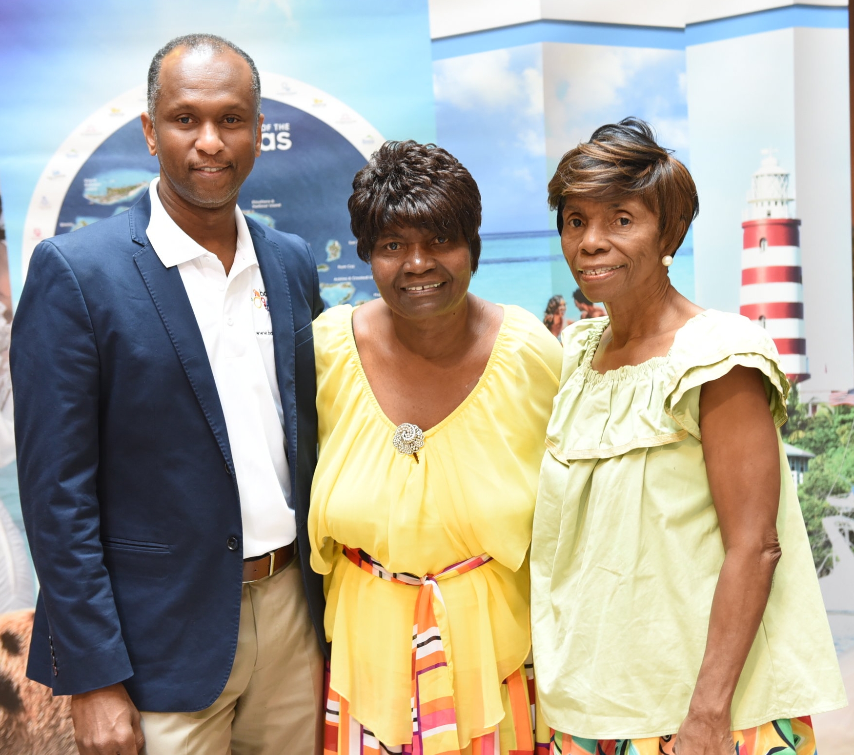 National Children's Choir of the Bahamas founders Audrey Dean-Wright (C) and her sister Patricia Bazard with Bahamas Ministry of Tourism in Canada senior director Paul Strachan