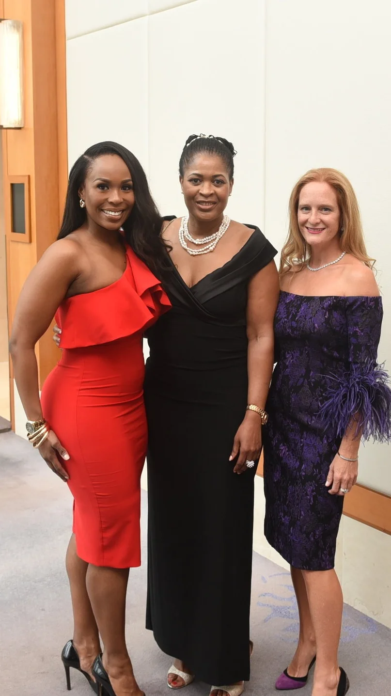Canadian Women’s Foundation President & CEO Paulette Senior (c) with her niece Raisha Senior-Pinnock (l) & close friend Sharilyn Hale