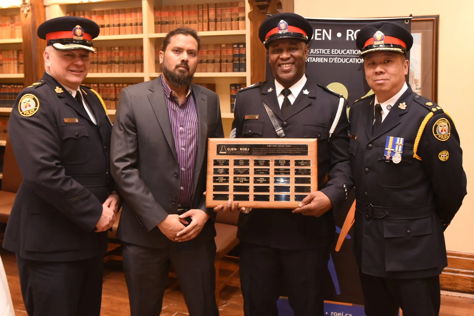 Award winner Sgt. Milton Ferguson with Deputy Chief Peter Yuen (r), Supt. Myron Demkiw & Soul-R-Damon Maraj