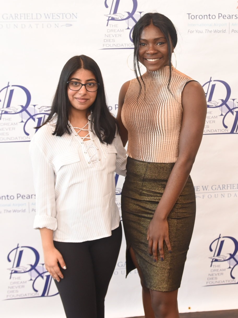 Deeksha Chaudhery (l) & Larissa Ngwe