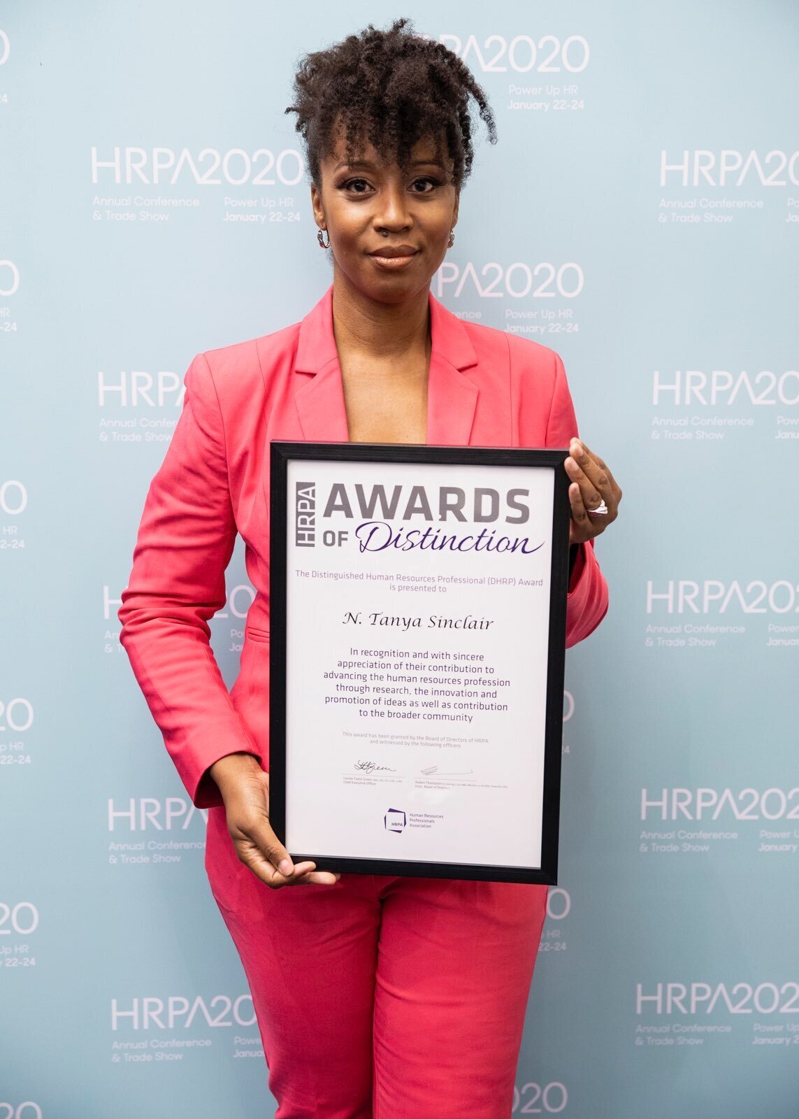 Tanya Sinclair est la première femme de couleur à recevoir le prix de distinction de l'HRPA.