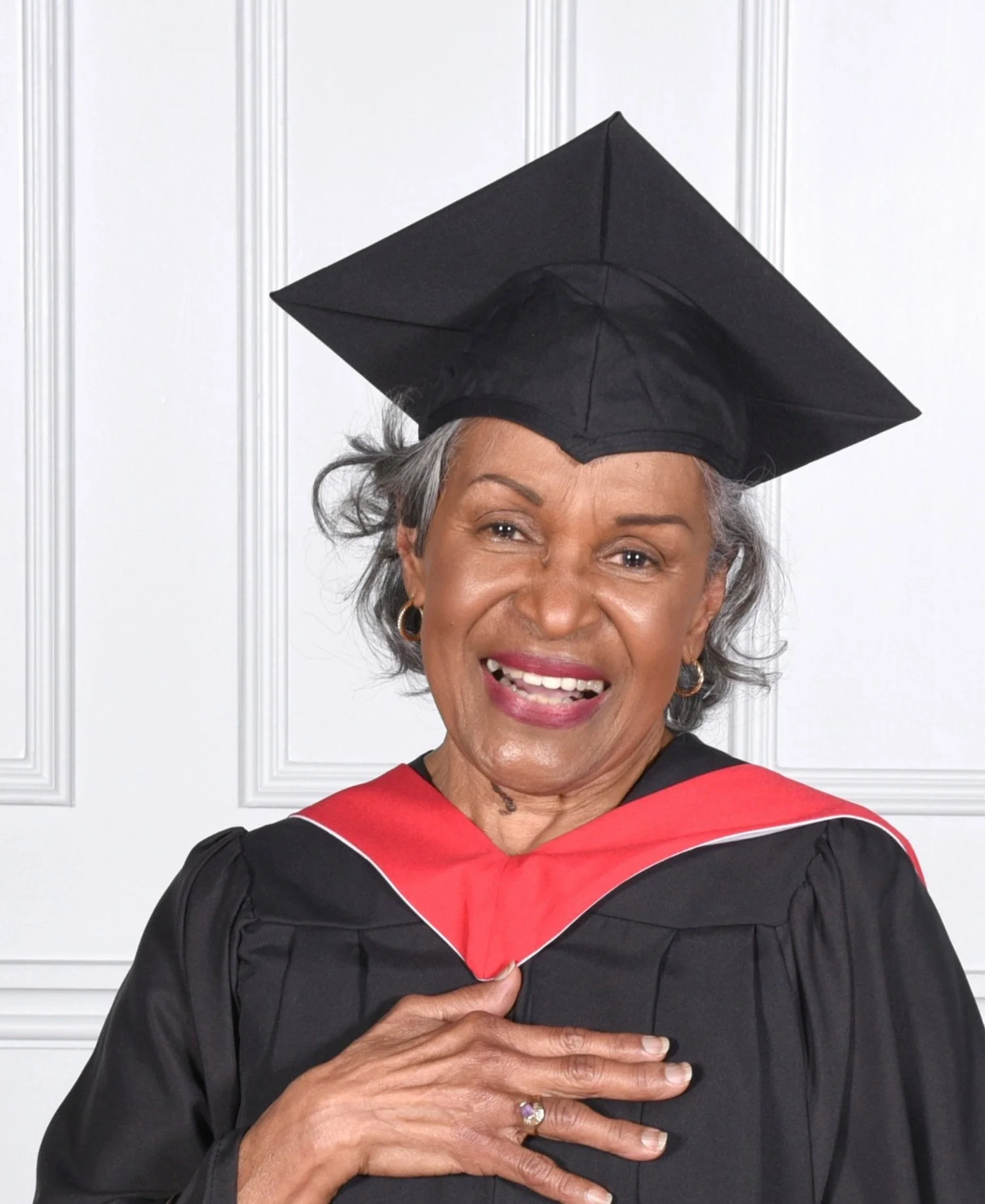 Hortense Anglin graduates from university at age 85