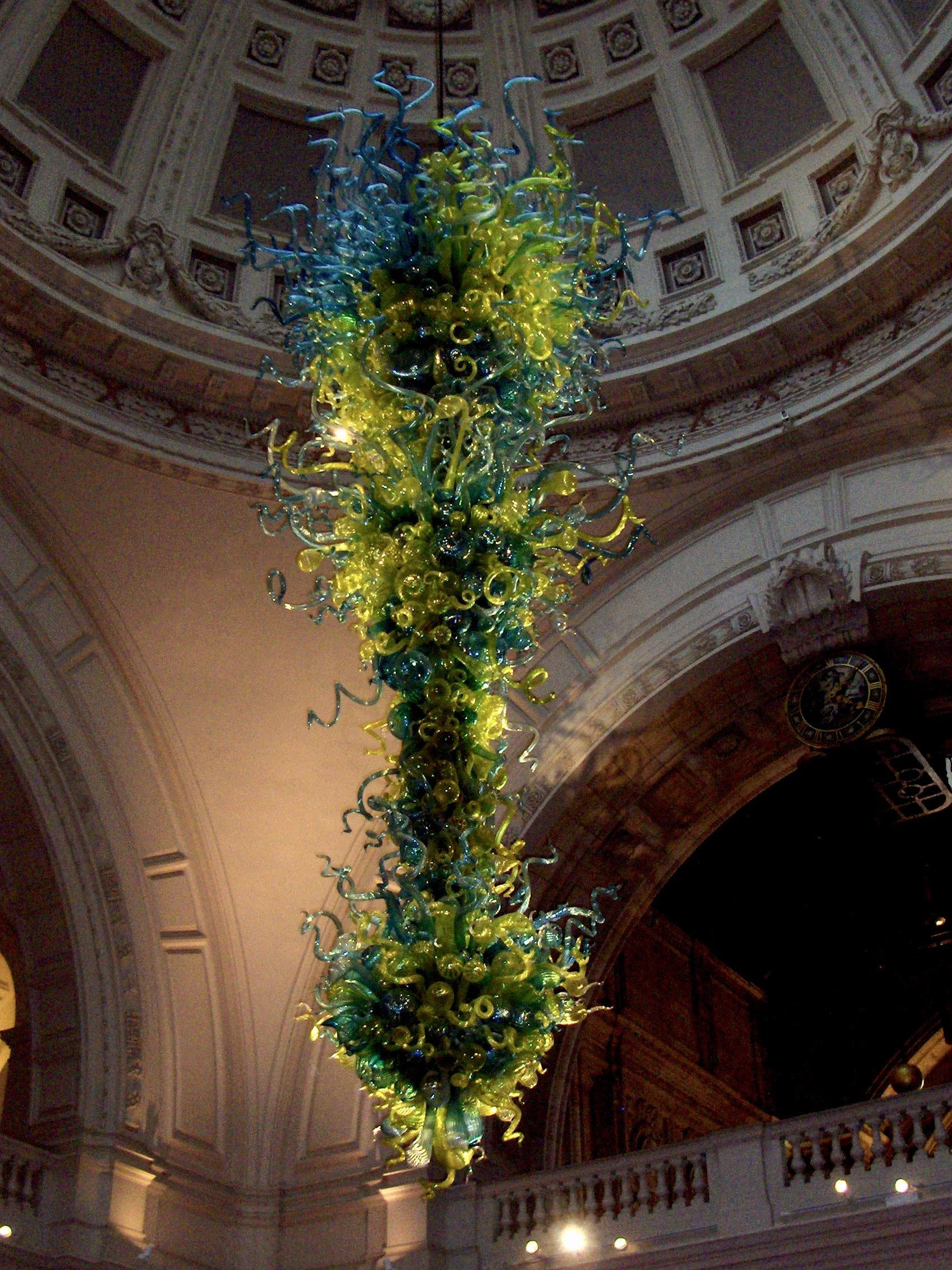 A Chihuly Chandelier at the V&A Museum