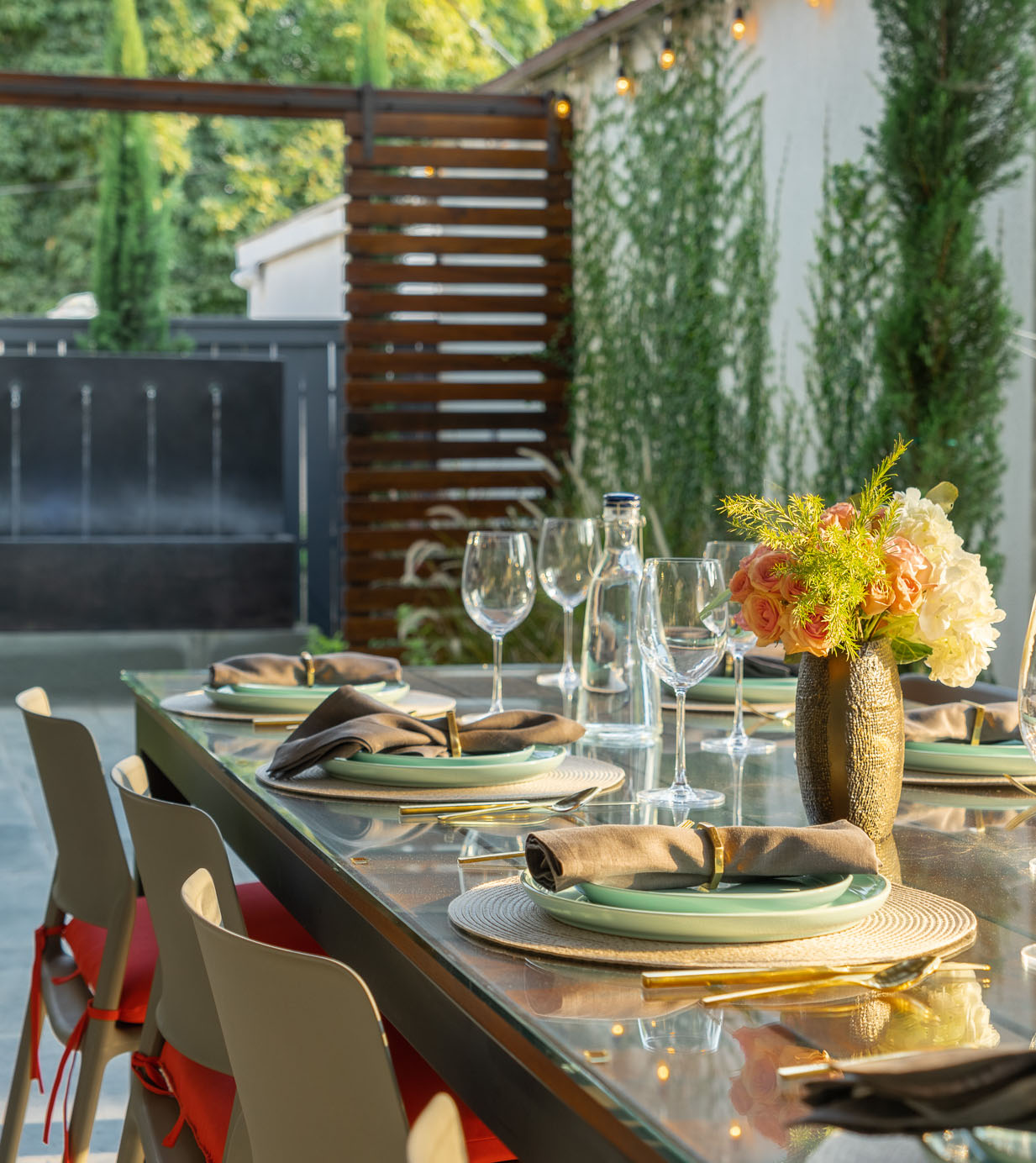 OUTDOOR DINING AREA