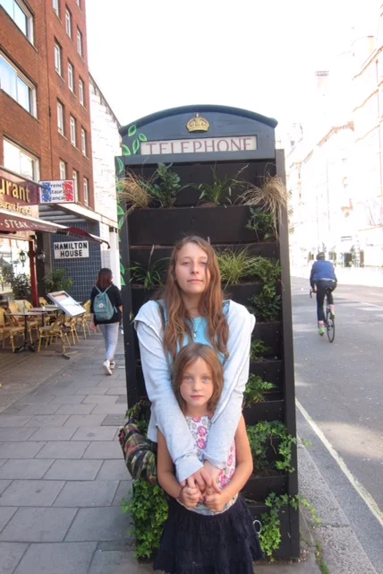 Alice and her cousin Louise, visiting London (August 2016)