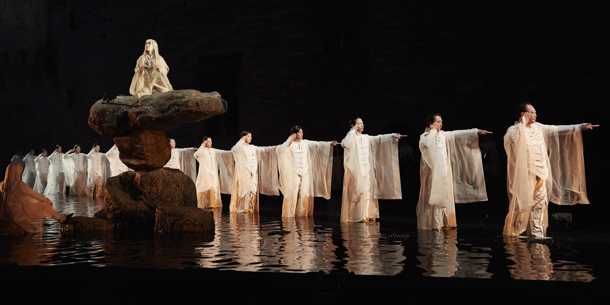 Antigone, Miyagi, Palais des Papes, Festival d'Avignon