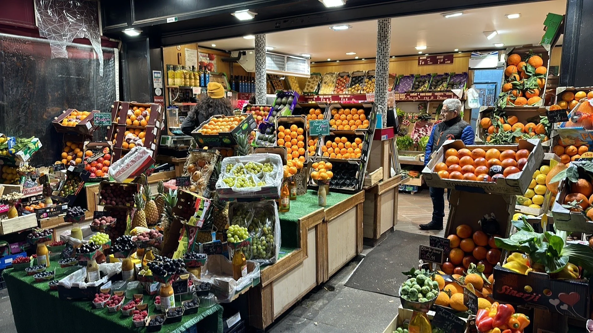 Fruit & Vegs rue des Martyrs close to our Paris flat