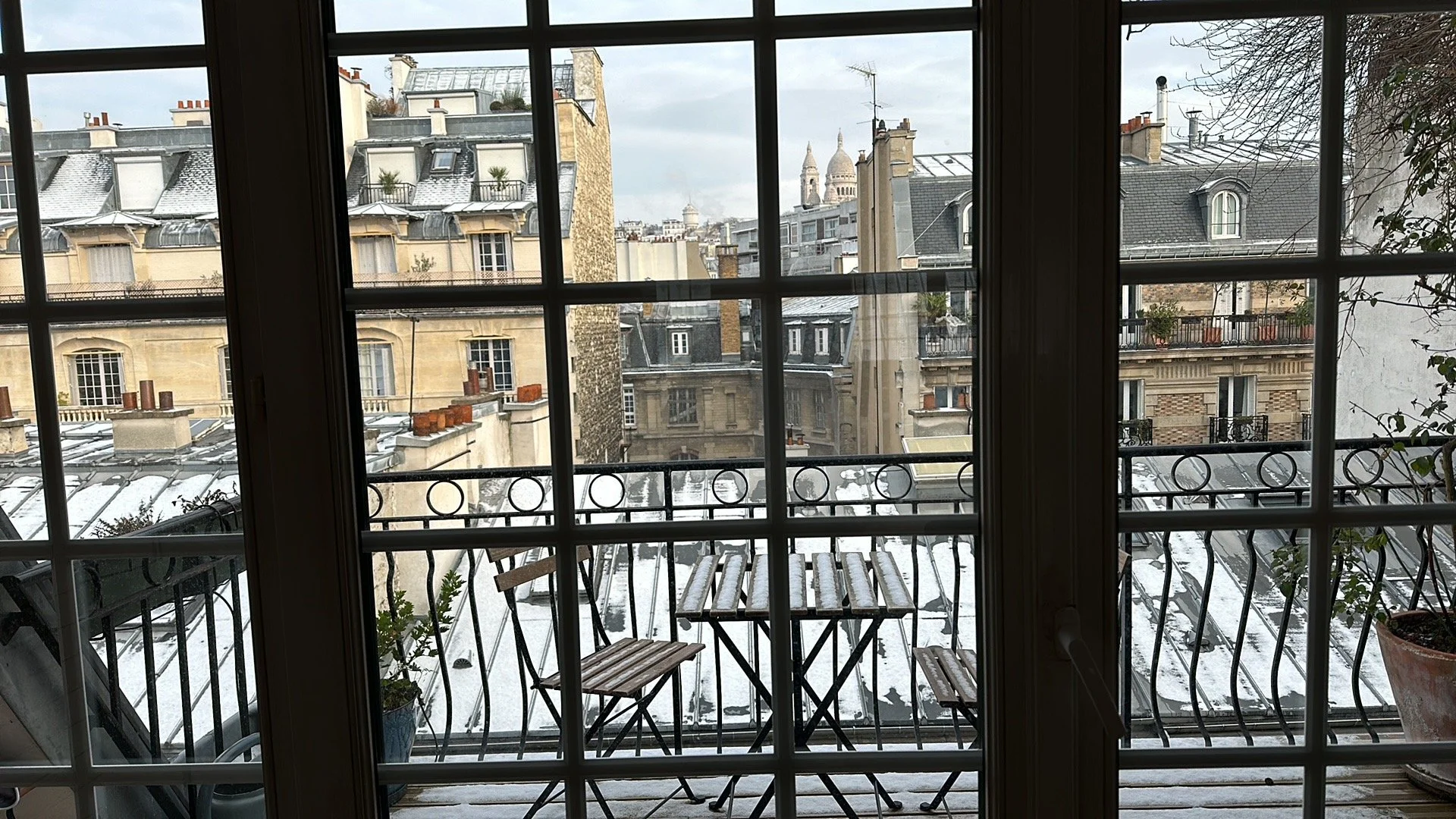 View from the Paris flat - with snow....Dec 2023