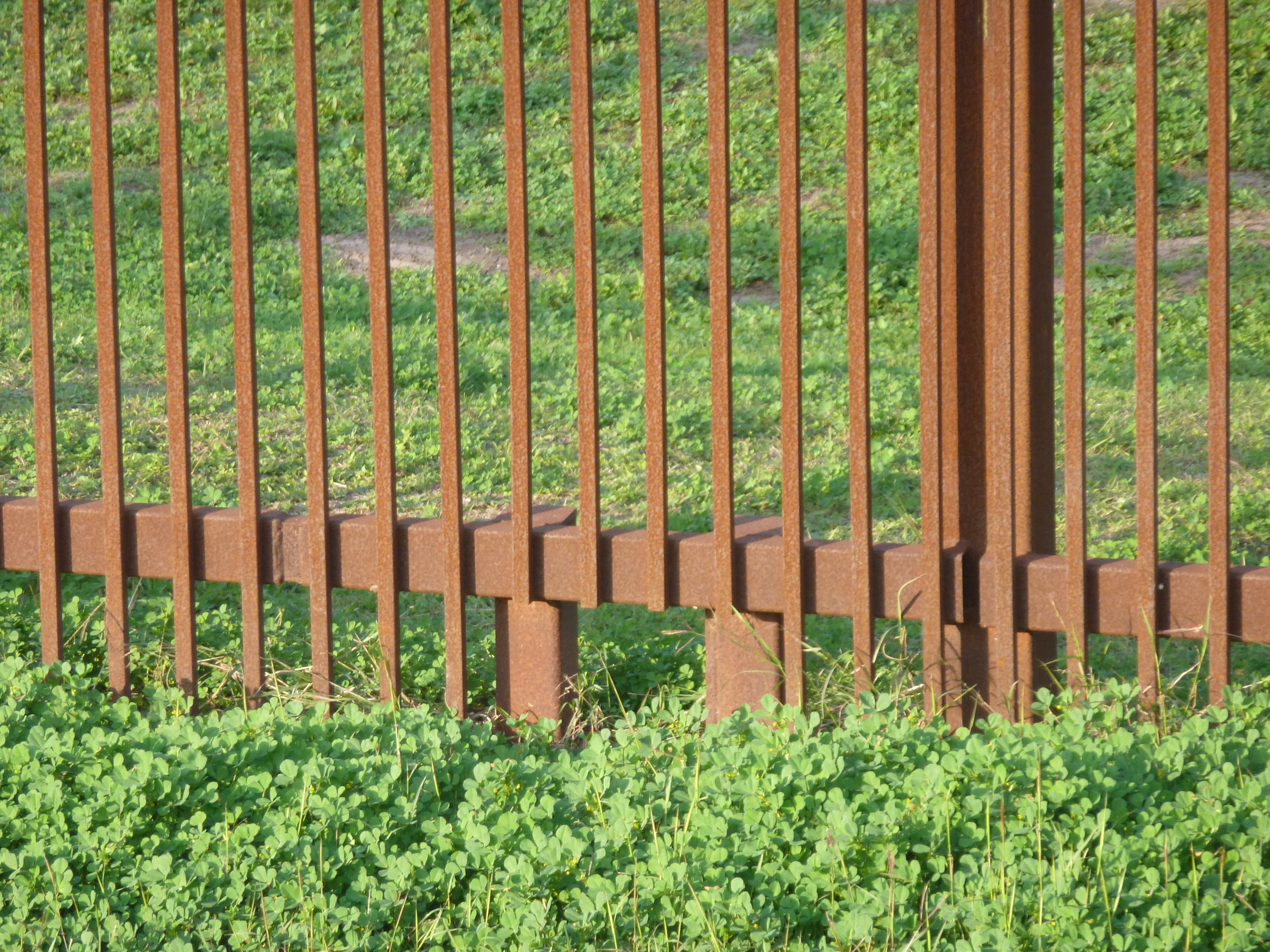 %22Cat hole%22 US Mexico border fence, Brownsville Photo Radhika Subramaniam.jpg