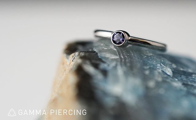 A solid white gold fixed bead ring with Iolite, perfect for a rook or helix piercing. A simple, perfect little thing. By @bvla .
.
#gammapiercing #annarbor #bvla #bvlalove #goblue #whitegold #iolite #rookpiercing #rookjewelry