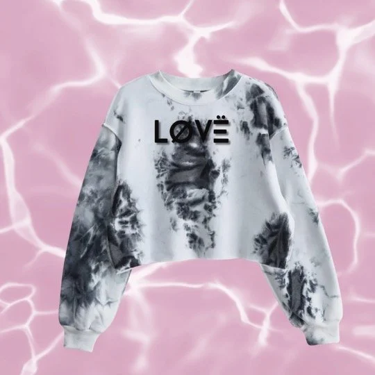 Black and white crop top dye edition