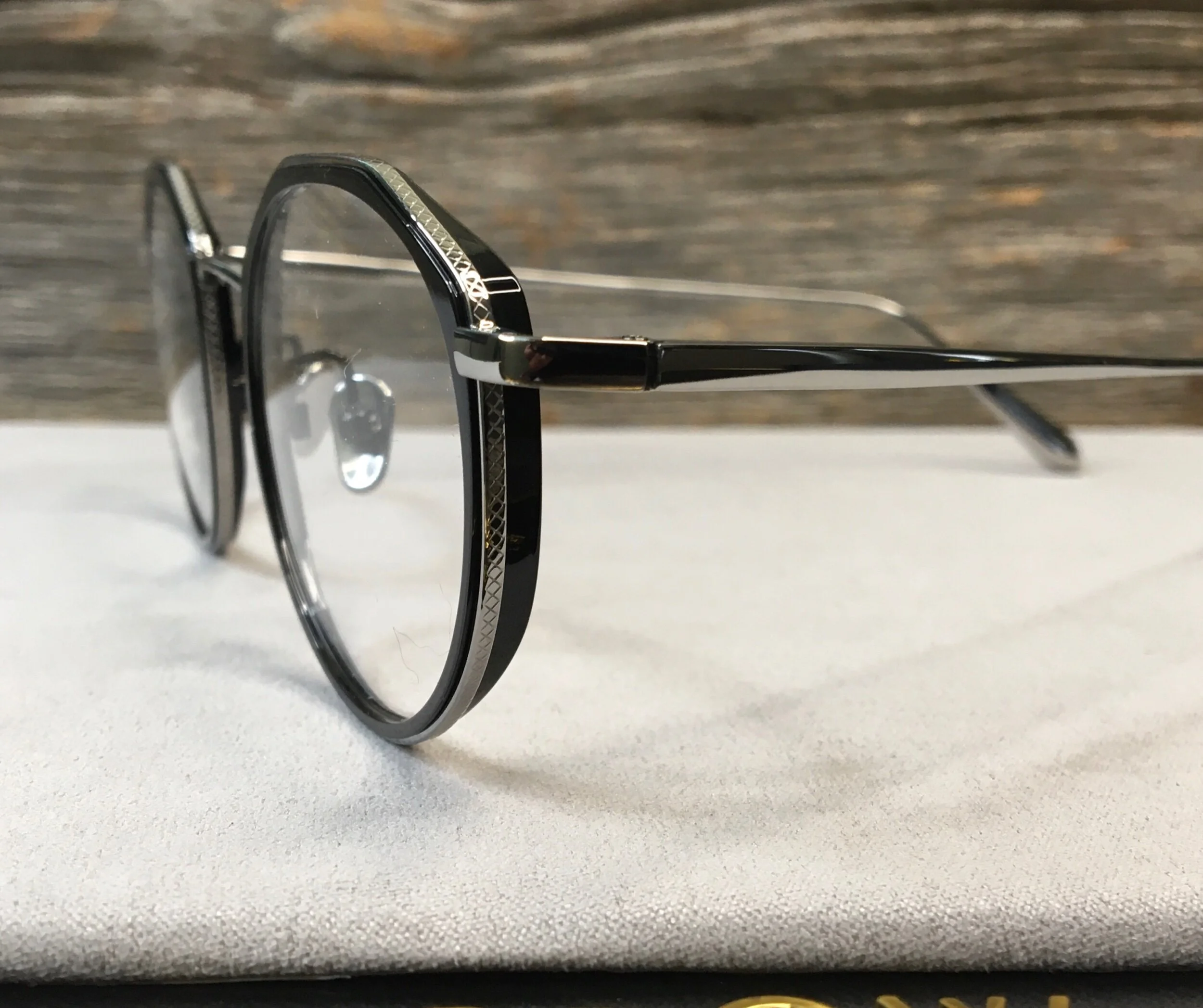 C959D990-4C03-4ABE-8000-2705C8048FA9