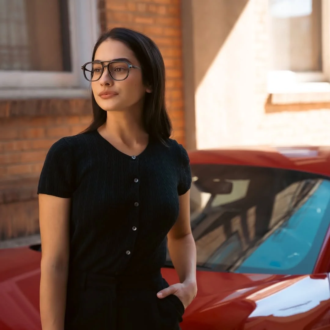 At first glance, it looks like a classic aviator frame.
But the real difference is in the engineering.

The KIO YAMATO KP-269U (Racer II) uses a Beta Titanium J-hinge, designed to flex and move naturally with your face. That means better comfort and 