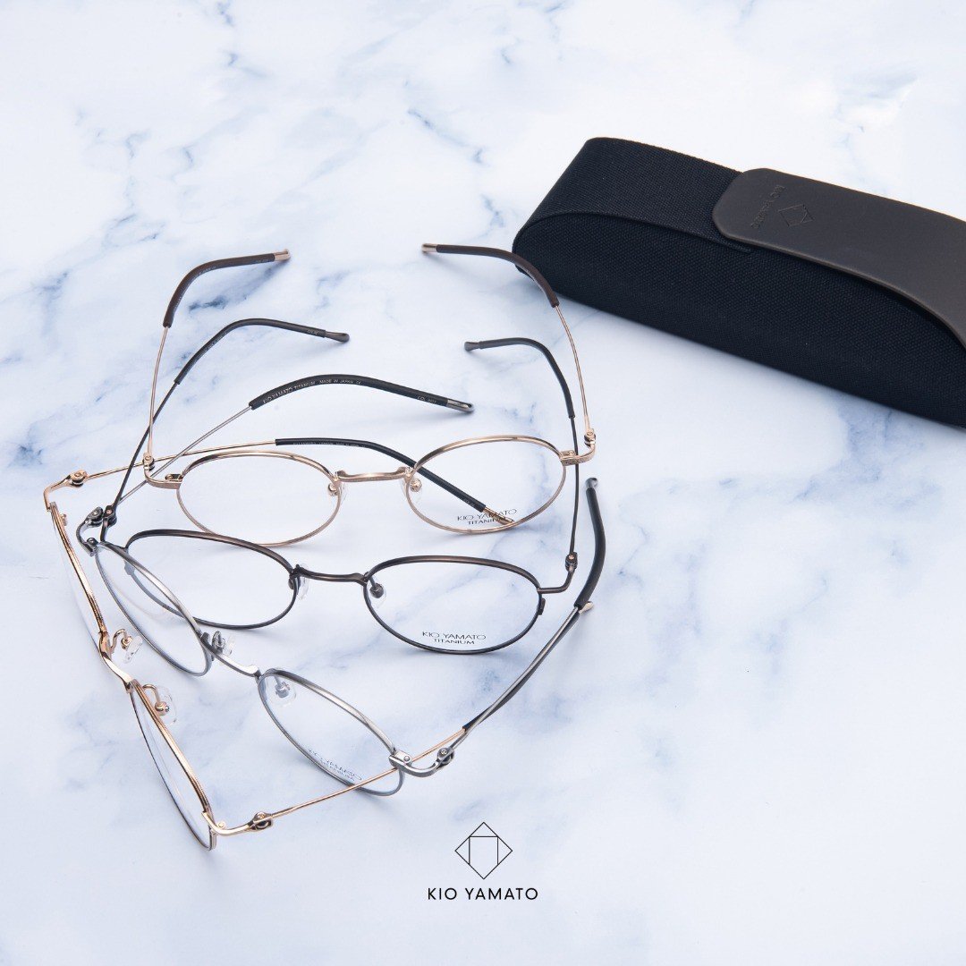 You&rsquo;re not supposed to feel your glasses move.

But most people do.

That tiny click when you open them.
That slight resistance when you adjust.

That&rsquo;s friction.

And over time&hellip; it adds up.

Kio Yamato designed their hinge differe