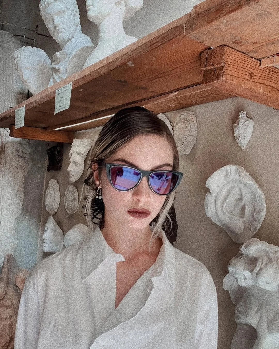 There are two ways to spend an afternoon in Florence.

The first: moving through it with purpose. You know what you want to see, you see it clearly, and you leave with a specific impression.

The second: letting it find you. You slow down, you get lo