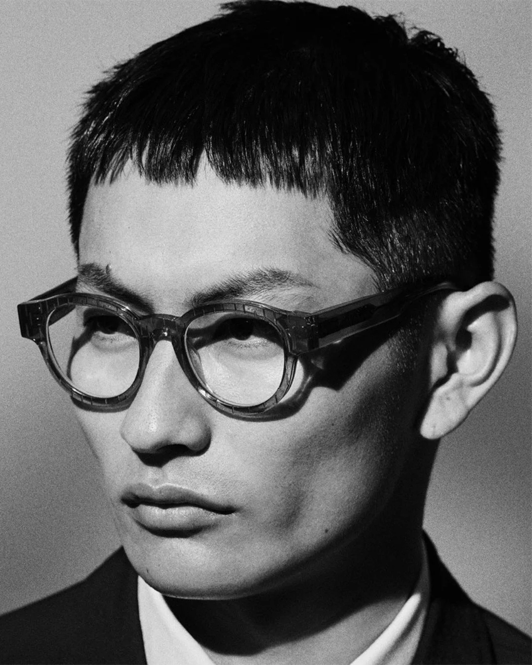 There's a detail in this @yohjiyamamotoeyewear frame that most people won't notice at first glance &mdash; and that's entirely by design.

The vertical engravings.

They run across the entire acetate surface &mdash; frame front, temples, everywhere t