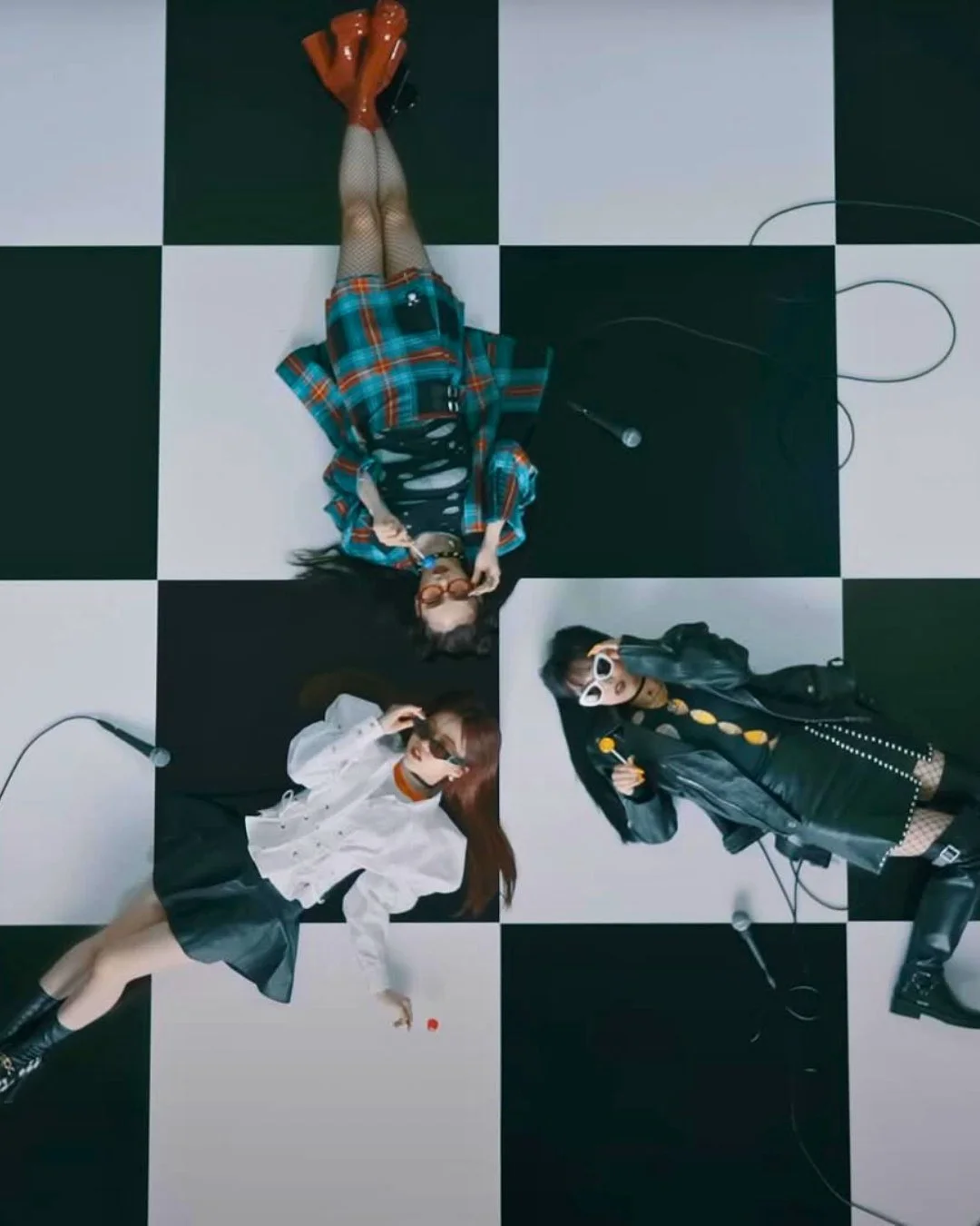 Spotted in the music video.
Sauvage eyewear worn by members of @iscream__official for JellyFish.

The kind of frames that don&rsquo;t sit quietly in the background.
They help shape the whole vibe.

SAUVAGE now available at KIM&rsquo;S Optical.
#Sauva