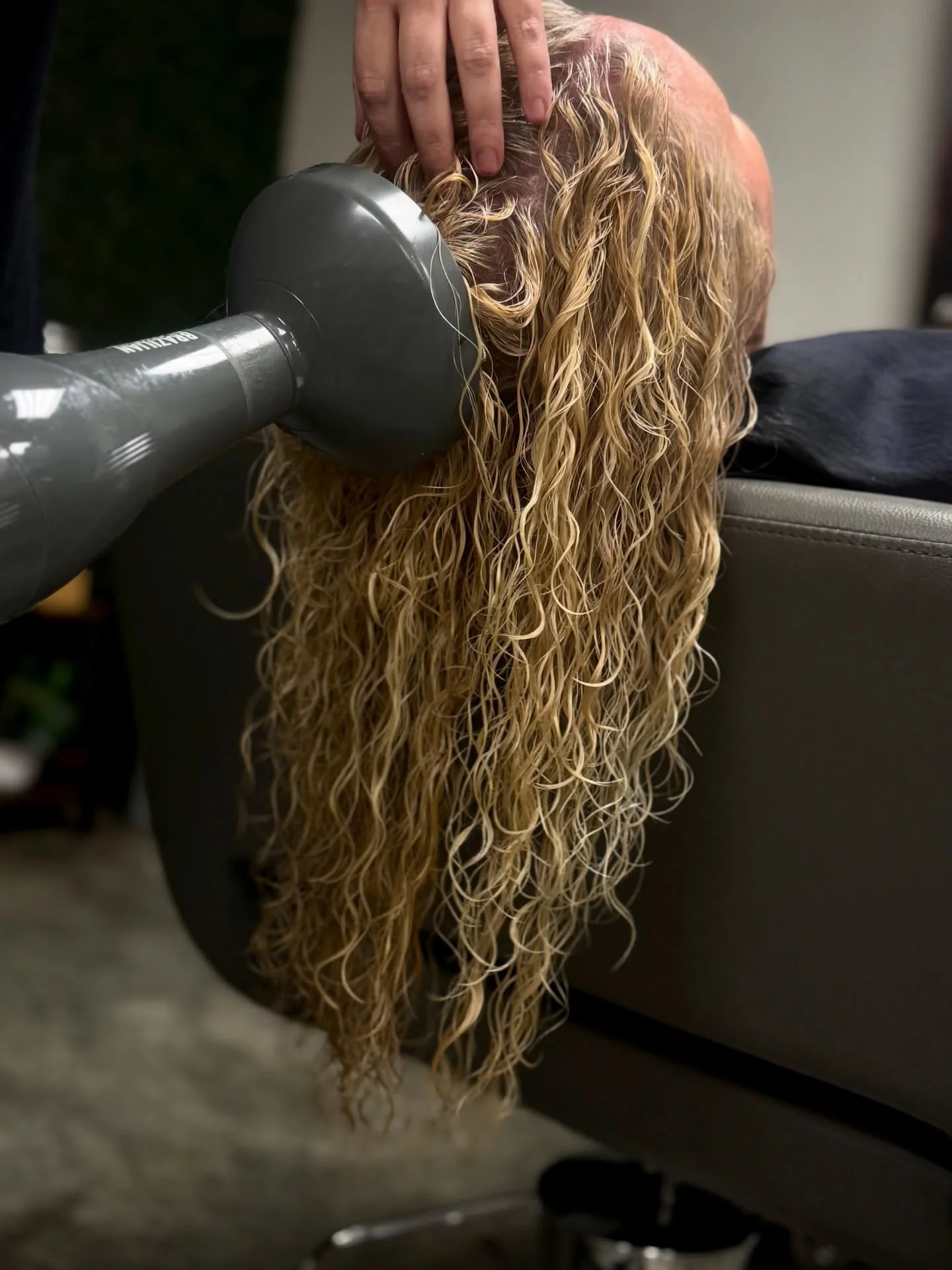 Looking for beach waves without everyday heat tools? Schedule a consultation for a perm with one of our amazing stylists ✨ #permhelenaal #nevergoingoutofstyle #hairsalonhelenaal #helenaalabama