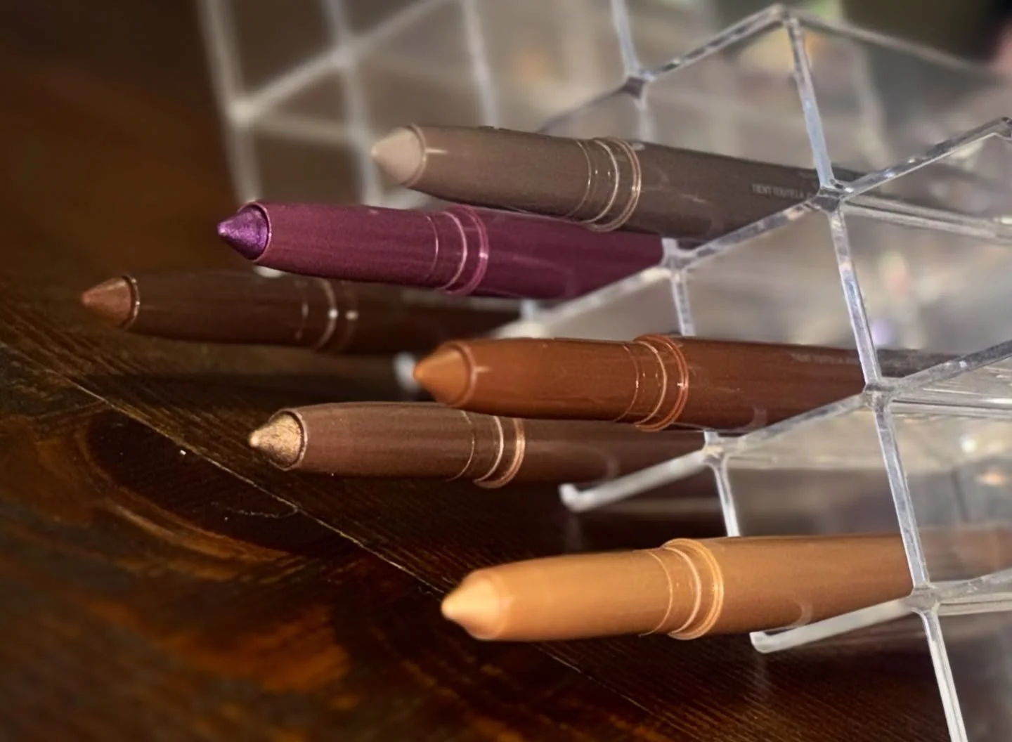 Swipe. Define. Highlight.  Poppin out with SmashBox eyeshadow pens ✨#smashbox #helenaal