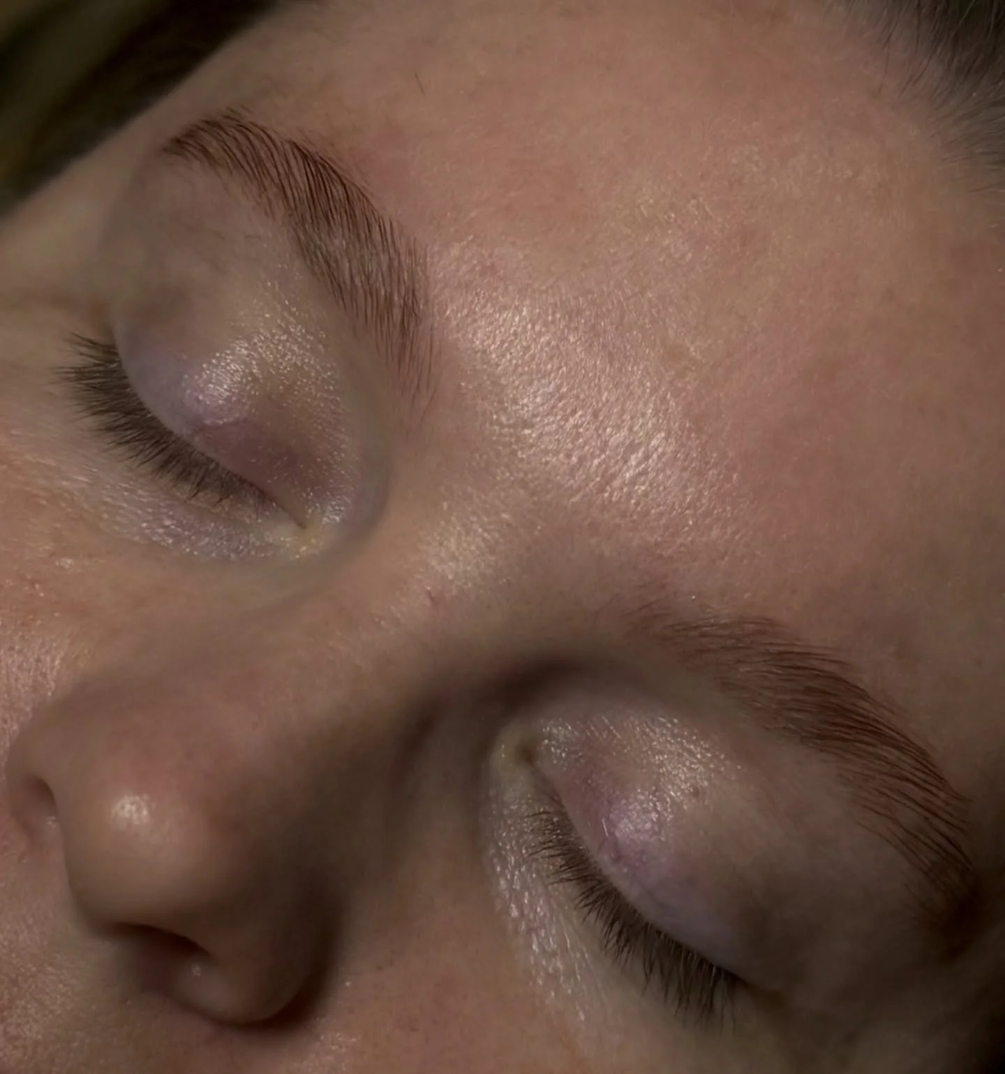 Brow Lamination + Stain = Low Maintenance, Low Stress #helenaal #browlaminationhelenaal #browstainhelenaal #browshelenaal