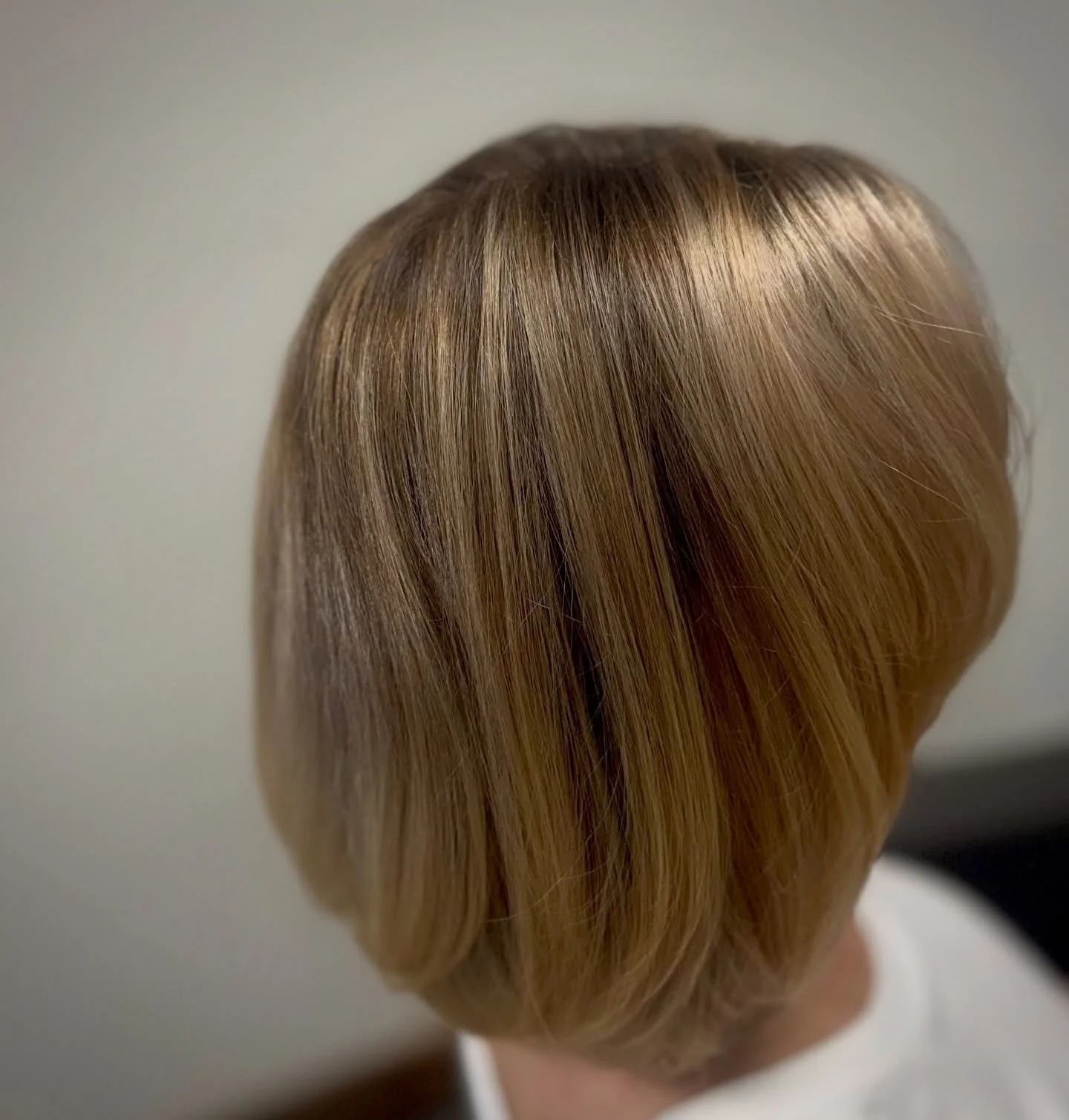 The shine alone speaks for itself ✨ #hairsalonhelenaal #helenaalabama #alabasteral #blondehelena