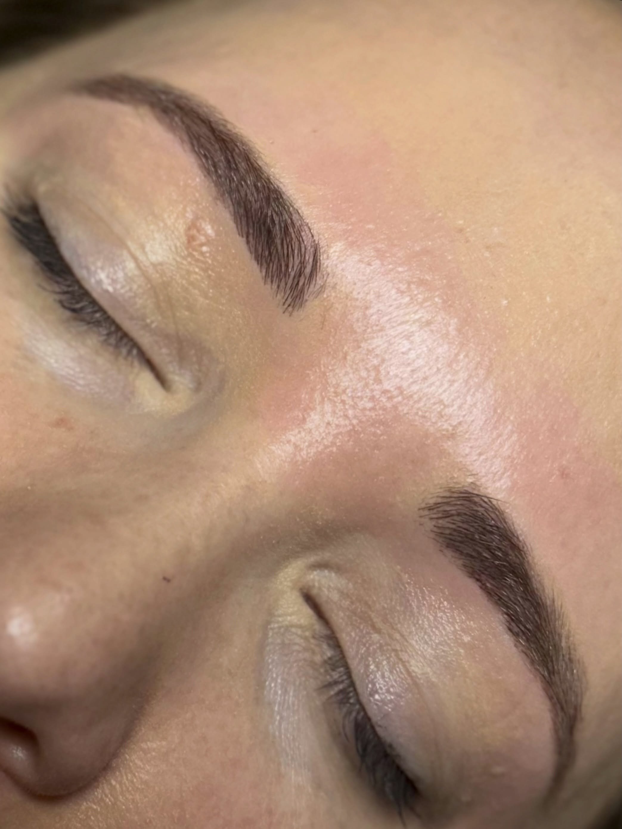 Have you had your brows done by Chandler yet? ✨

Relax on a warm spa table while your brows are shaped, stained, tinted, or cleaned up for the perfect finishing touch. Brow appointments are self-care too 🤍 #helenaal #browshelenaal #buffbrowz