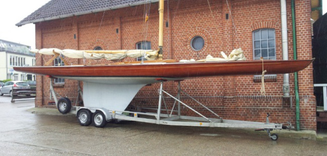 Tilly XV (taken by another photographer) is rather flat, long and lean , n 'est-ce pas ?