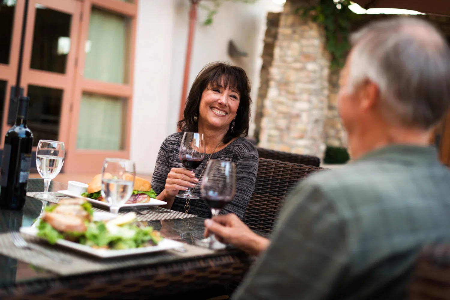 outdoor_dining_woman.jpg