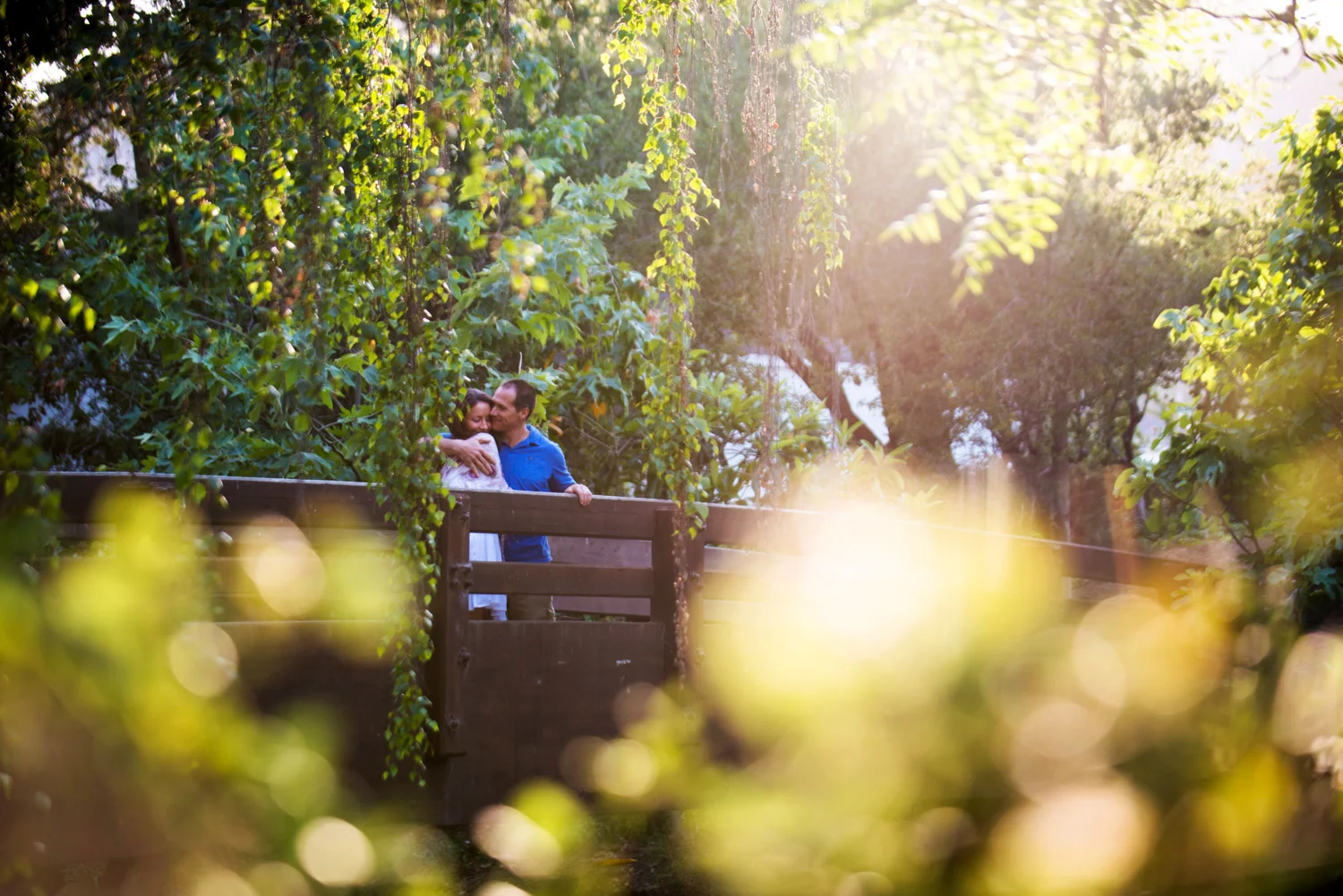 couple_bridge_romantic.jpg