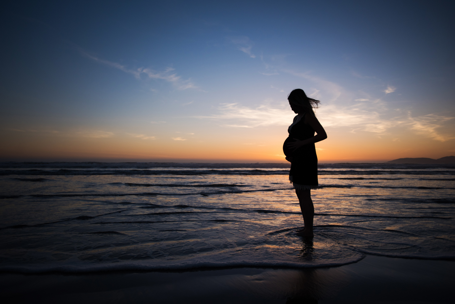 portrait_pregnant_silhouette_pismo_beach.jpg