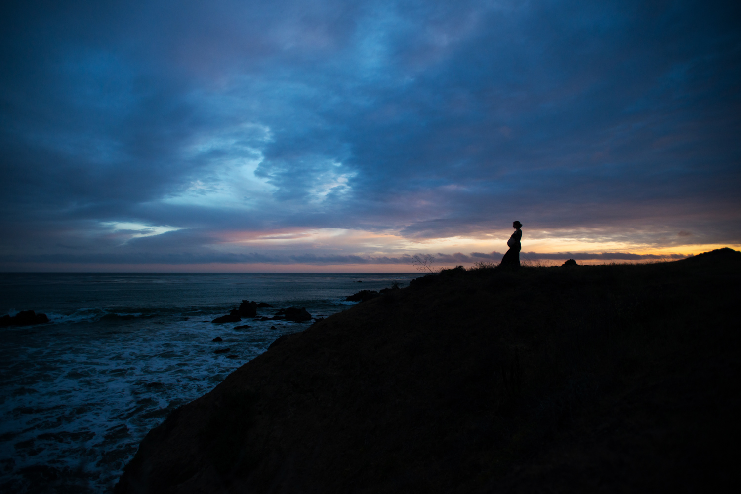 portrait_sunset_ocean_pregnant.jpg