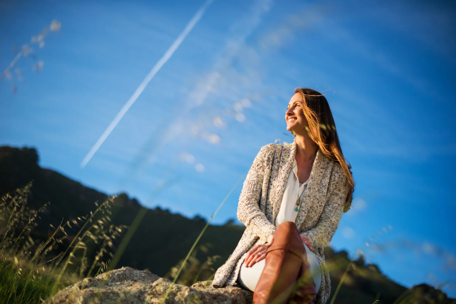 portrait_woman_field_blonde.jpg