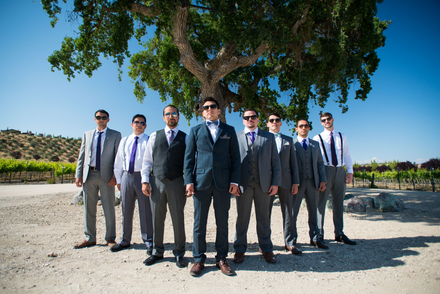 wedding_groomsmen_oak_tree_sculpterra_winery.jpg