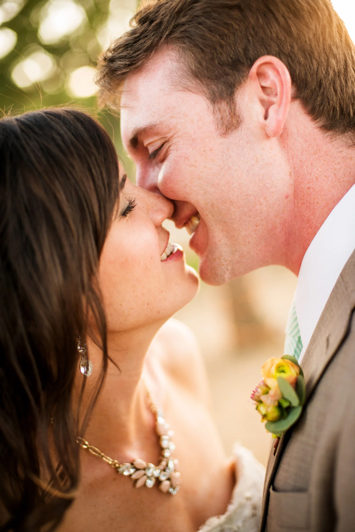 wedding_kiss_bride_groom.jpg