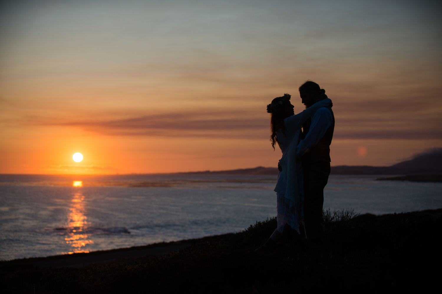 wedding_sunset_silhouette_bride_groom.jpg